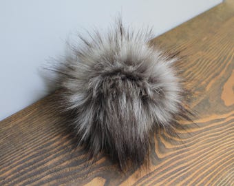 NEW LUX ADOBE | Faux Fur Pom Pom, Beanie pom poms, Fur poms, Hat pom poms