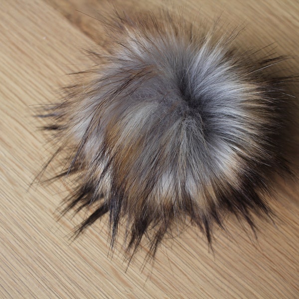 LUX ECLIPSE V3 | Faux Fur Pom Poms, Beanie pom poms, Fur poms, Hat pom poms, Pom Pom