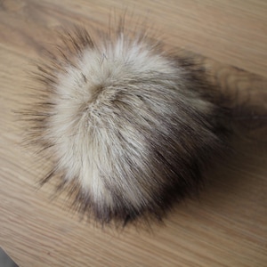 new LUX ROCKY MOUNTAIN | Faux Fur Pom Pom, Beanie pom poms, Fur poms, Hat pom poms, Pom Pom