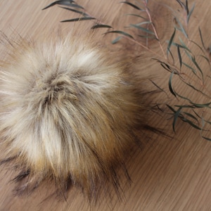 LUX TIMBERWOLF | Faux Fur Pom Pom, Beanie pom poms, Fur poms, Hat pom poms, Pom Pom