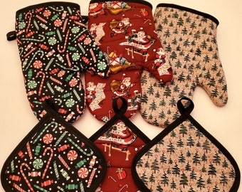 Holiday Christmas Oven Mitt & Potholder Set: Holiday Kitchen Decor