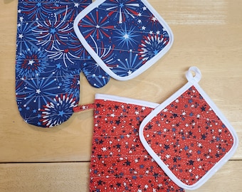 4th of July Oven Mitt and Potholder Set: Handmade Patriotic Kitchen Decor