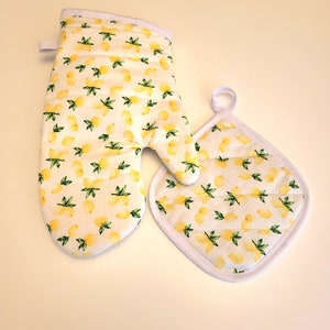 Lemon print handmade oven mitt/potholder set, kitchen accessories, oven glove, hot pad, kitchen gifts, gifts for her, gifts for him