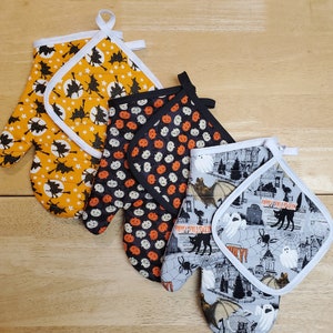 Halloween holiday handmade oven mitt/potholder set, kitchen accessories, oven glove, hot pad, kitchen gifts, gifts for her, gifts for him