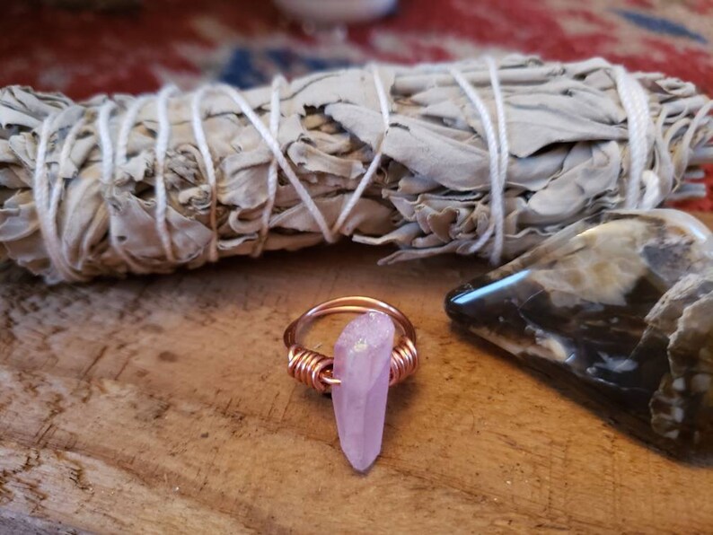 aura quartz ring