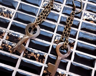 Old Mismatch Skeleton Key Dangle Earrings