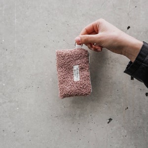 Mini-Geldbeutel in Rosa aus Teddy-Stoff / madebyaevva