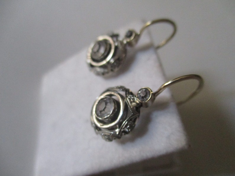 Old fashion style earrings in gold and silver