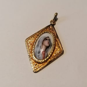 Virgin Mary pendant SECOND HAND. 4cm