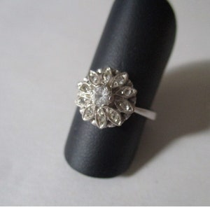 White gold 18k ring with zircons