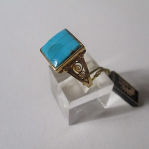 Gold and tuquoise ring