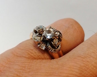 Old fashion style ring with zircon