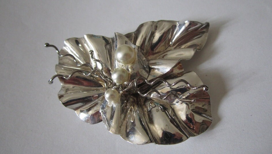 Spilla di lusso a forma di fiore di loto / Spilla con perla / Spilla formale unisex e fibbia per sciarpa / Spilla per sari, regalo di anniversario, omaggio di benvenuto per