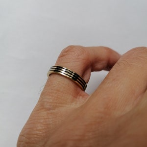 Enamelled ring in gold 18k