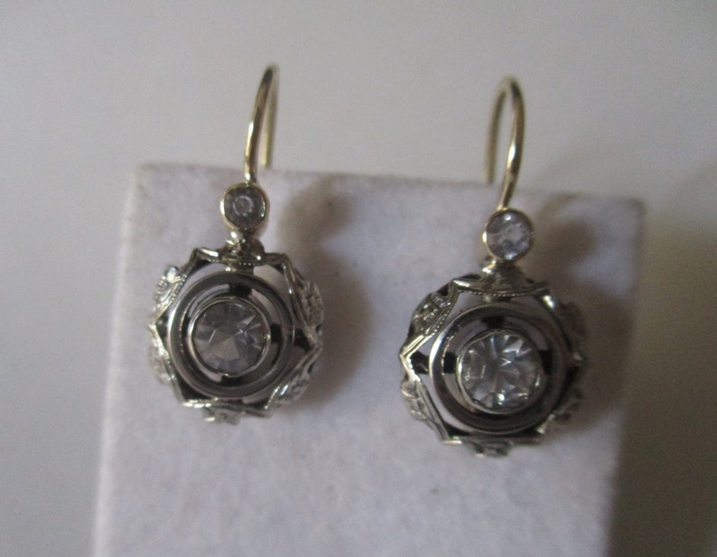 Old fashion style earrings in gold and silver