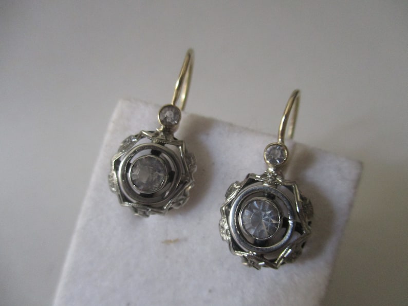 Old fashion style earrings in gold and silver