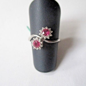 Ring contrariè style with rubies and diamonds