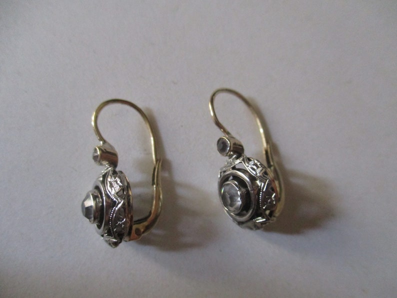 Old fashion style earrings in gold and silver