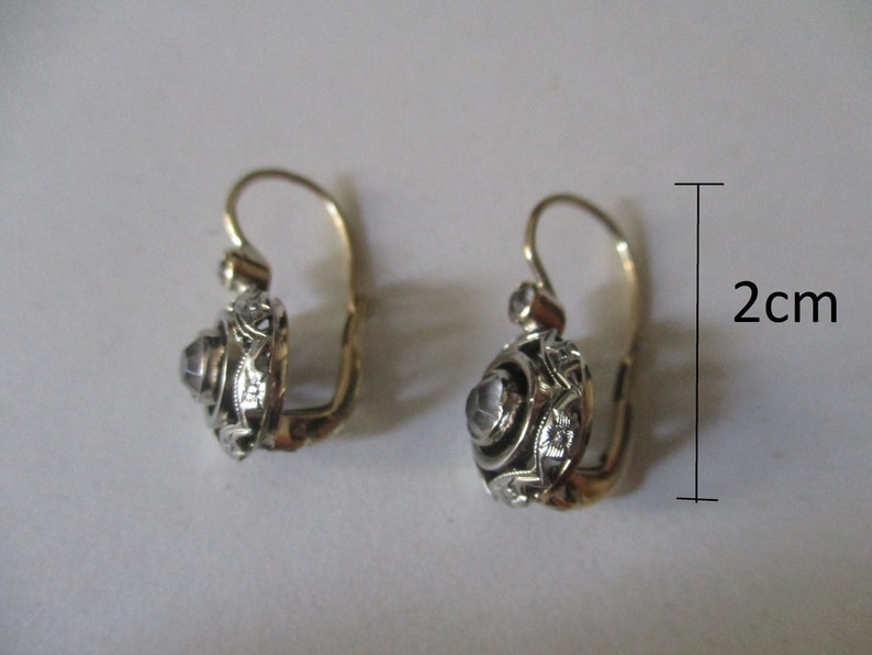 Old fashion style earrings in gold and silver