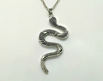 Silberne Schlangen Halskette, Großer Schlangen Anhänger, Schlangen Kette versilbert, Gothic Kette, Schlangenkette silber