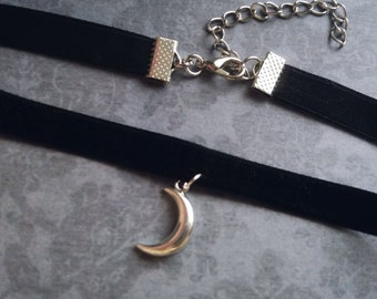 Schwarzer Halbmond Choker, Samtchoker mit Halbmond-Anhänger, Samthalsband, Mond Choker schwarz, Gothic Choker schwarz, Witchy Choker