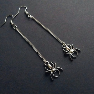 Silver Spider Earrings with Chains, Chain Earrings with Spider Charms, Spider Jewelry, Halloween Earrings, Gothic Earrings (1 pair)