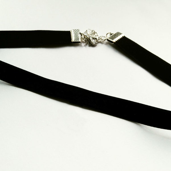 Schwarzer Samtchoker, Choker Kette schwarz, Samthalsband, klassischer Choker, Halsband, 1 cm breit