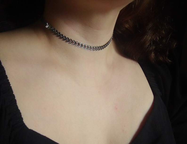 Silver leaf choker, elegant metal choker, silver choker necklace, chevron pattern, custom length zdjęcie 9