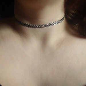 Silver leaf choker, elegant metal choker, silver choker necklace, chevron pattern, custom length zdjęcie 1