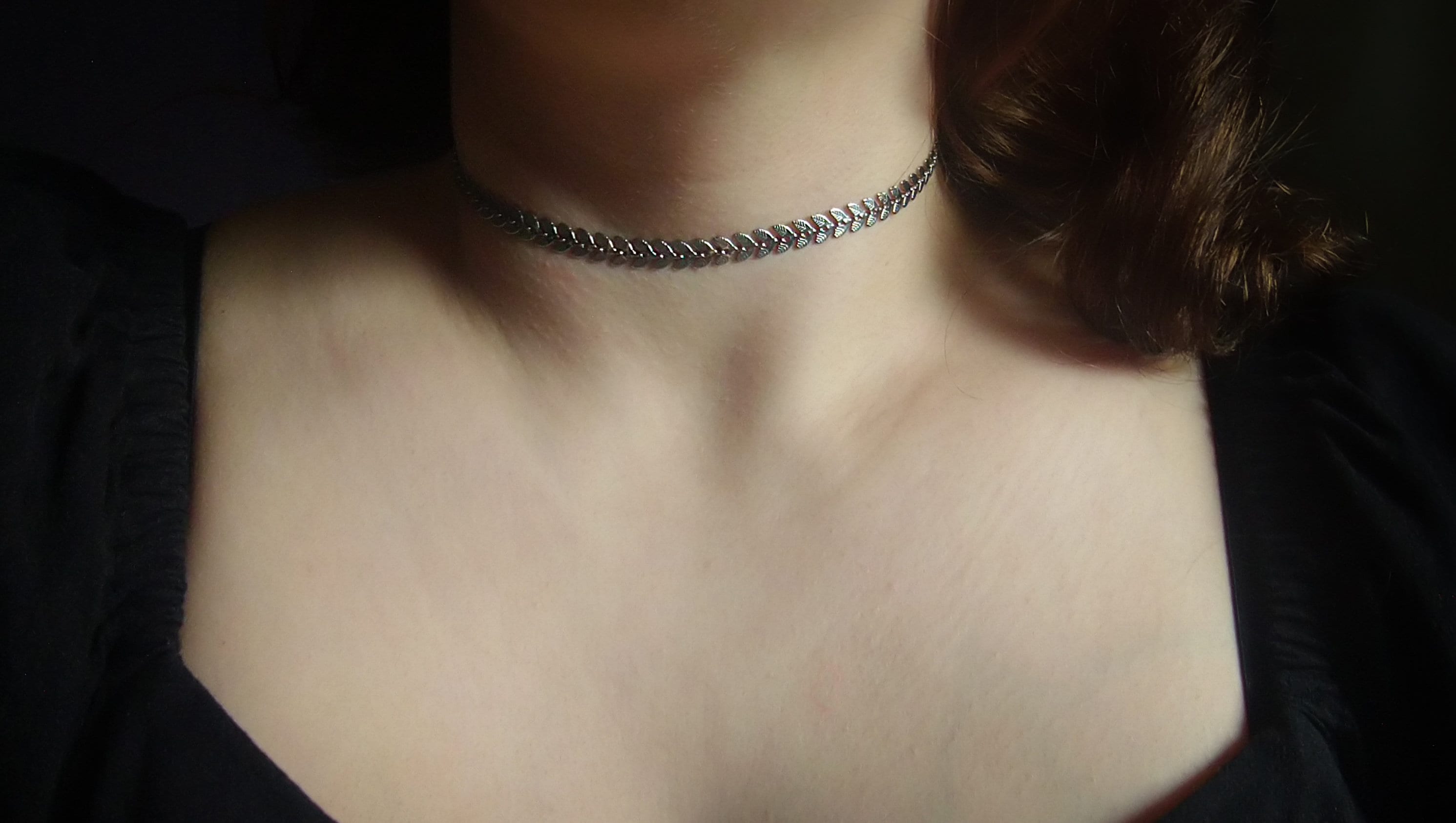 Silver leaf choker, elegant metal choker, silver choker necklace, chevron pattern, custom length