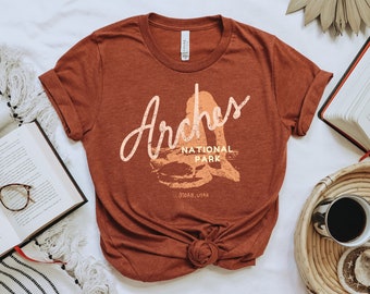 Vintage Arches National Park Graphic Tee, Moab Utah shirt, Delicate Arch, Unisex T-shirt, Western Graphic tshirt, Desert shirt