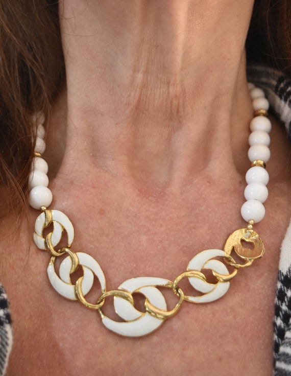 Vintage Trifari Enamel & White Beaded Necklace Go… - image 8