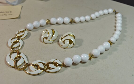 Vintage Trifari Enamel & White Beaded Necklace Go… - image 4