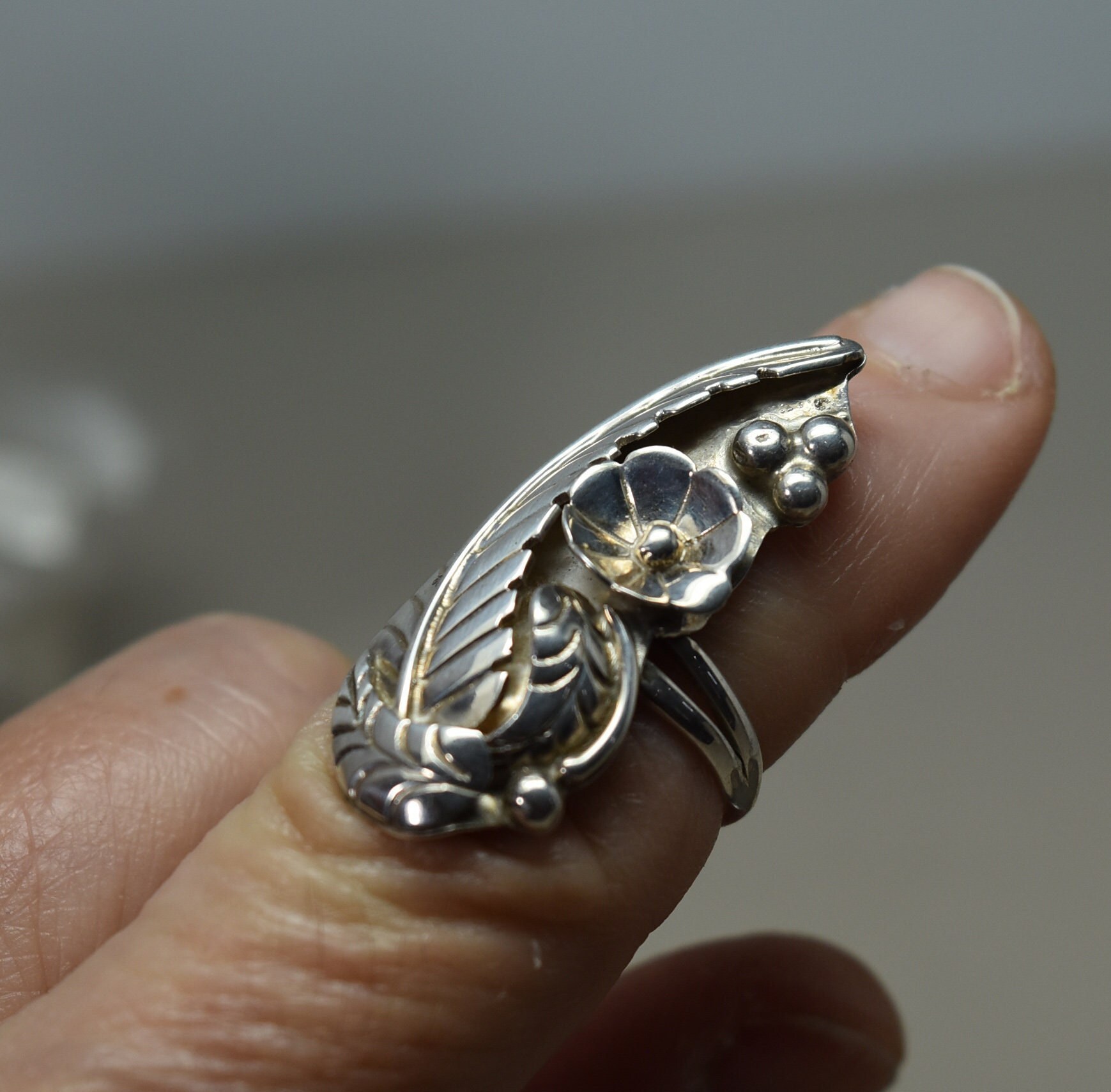 Vintage Sterling Silver Navajo Indian Feather & Flower Ring
