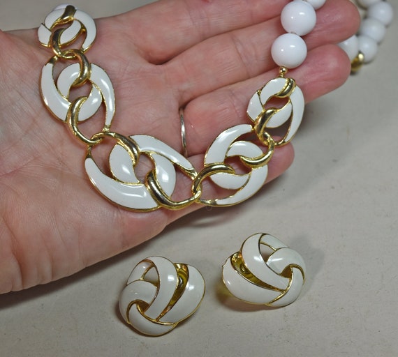 Vintage Trifari Enamel & White Beaded Necklace Go… - image 1