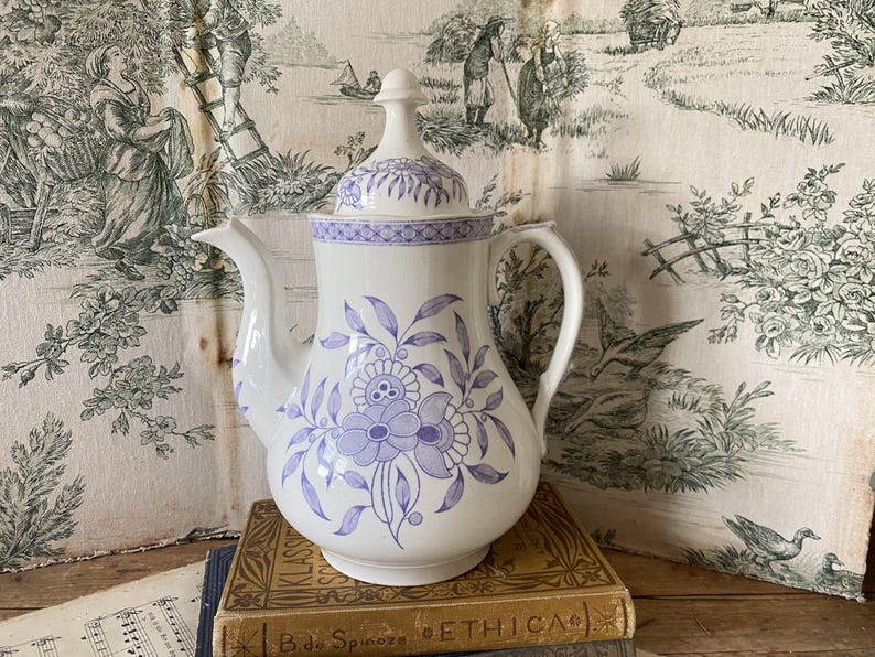 Coffeepot or Teapot - Societe Ceramique - Decor Saigon, 1885 - 1910 image 1