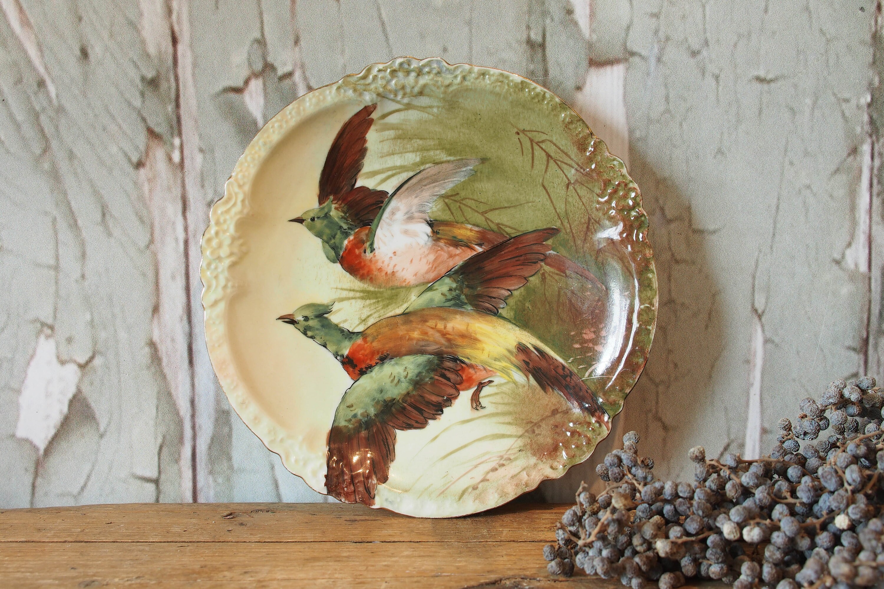ASSIETTE PORCELAINE LIMOGES SIGNE RIBES DECOR OISEAU