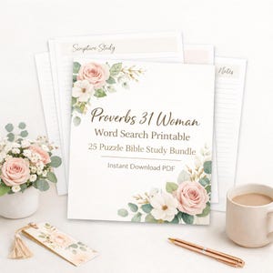 Può includere: Un insieme di pagine stampabili per lo studio della Bibbia con decorazioni floreali. La pagina principale recita "Proverbi 31 Donna Ricerca di Parole Stampabile 25 Puzzle Bible Study Bundle Download Istantaneo PDF". Sono presenti anche un segnalibro, una penna e una tazza.