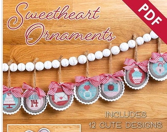 Patrón de punto de cruz PDF descargable con adornos de corazón de It's Sew Emma