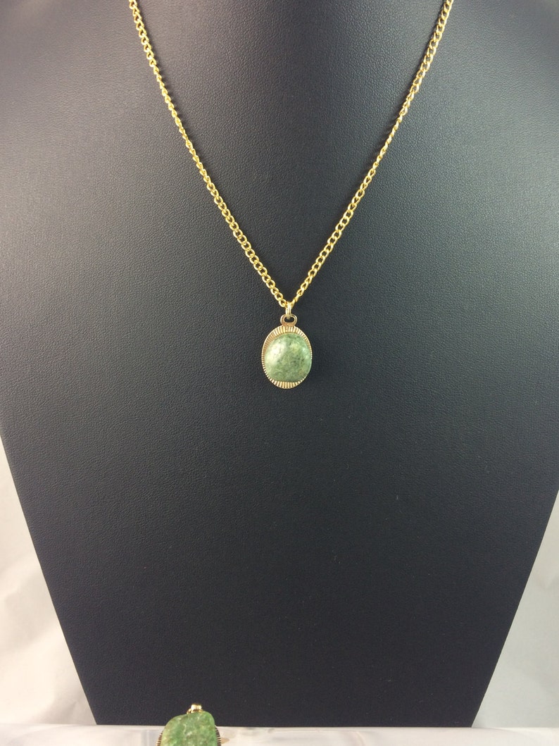 Vintage Necklace And Bracelet Set In As New Condition In Gift Box Ideal For Mothers Day