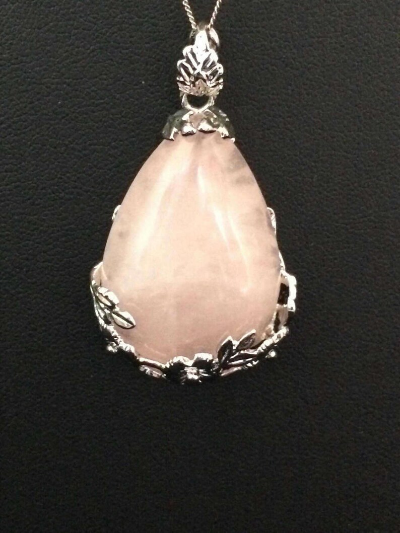 Stunning 925 silver chain and pink stone incased in silver comes in gift box perfect for that special lady in your life