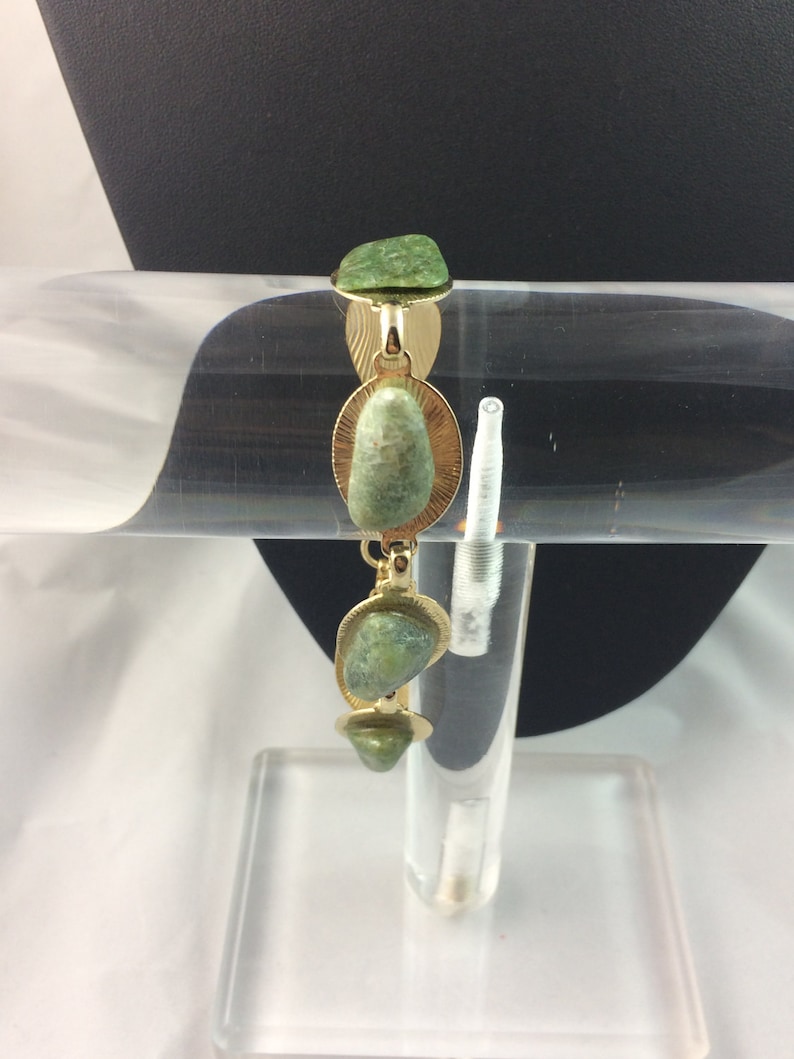 Vintage Necklace And Bracelet Set In As New Condition In Gift Box Ideal For Mothers Day
