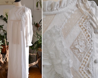 Original Vintage 1950s Fürstenberg Nightgown – White with Lace and Button Details, size S-M