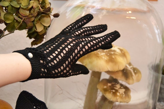 Original 60s Vintage pair of black gloves,  Steam… - image 5