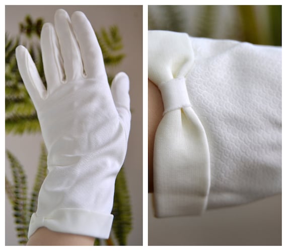 Original 60s Vintage pair of white gloves, Weddin… - image 1