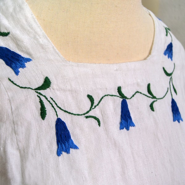 Original Vintage 1940 White Linen Dress, handmade Bluebell embroidery, size 36, XS-S