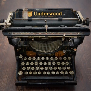 Antique Underwood Typewriter, 1911, only decoration, non functional, Vintage Typewriter