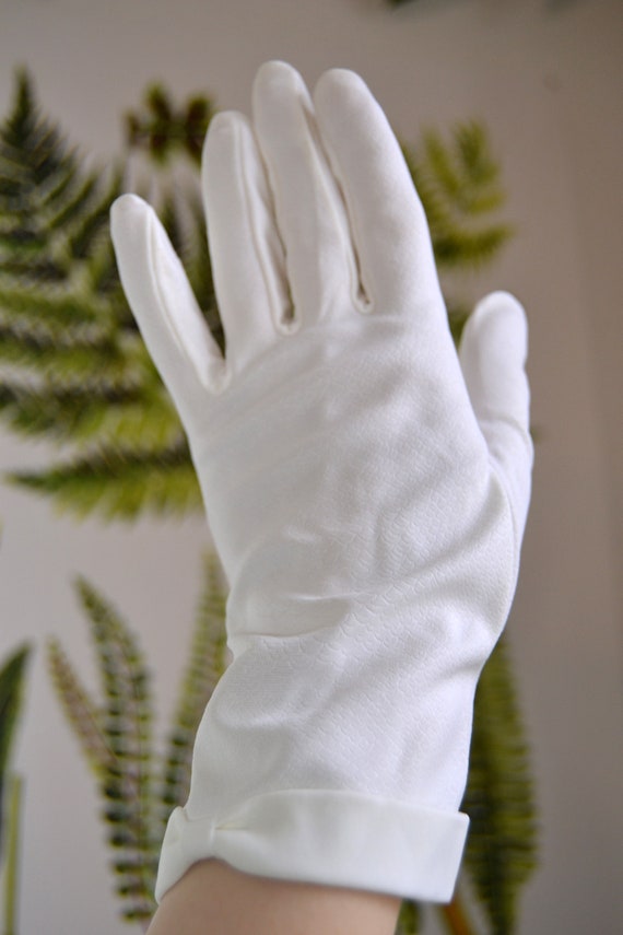 Original 60s Vintage pair of white gloves, Weddin… - image 2