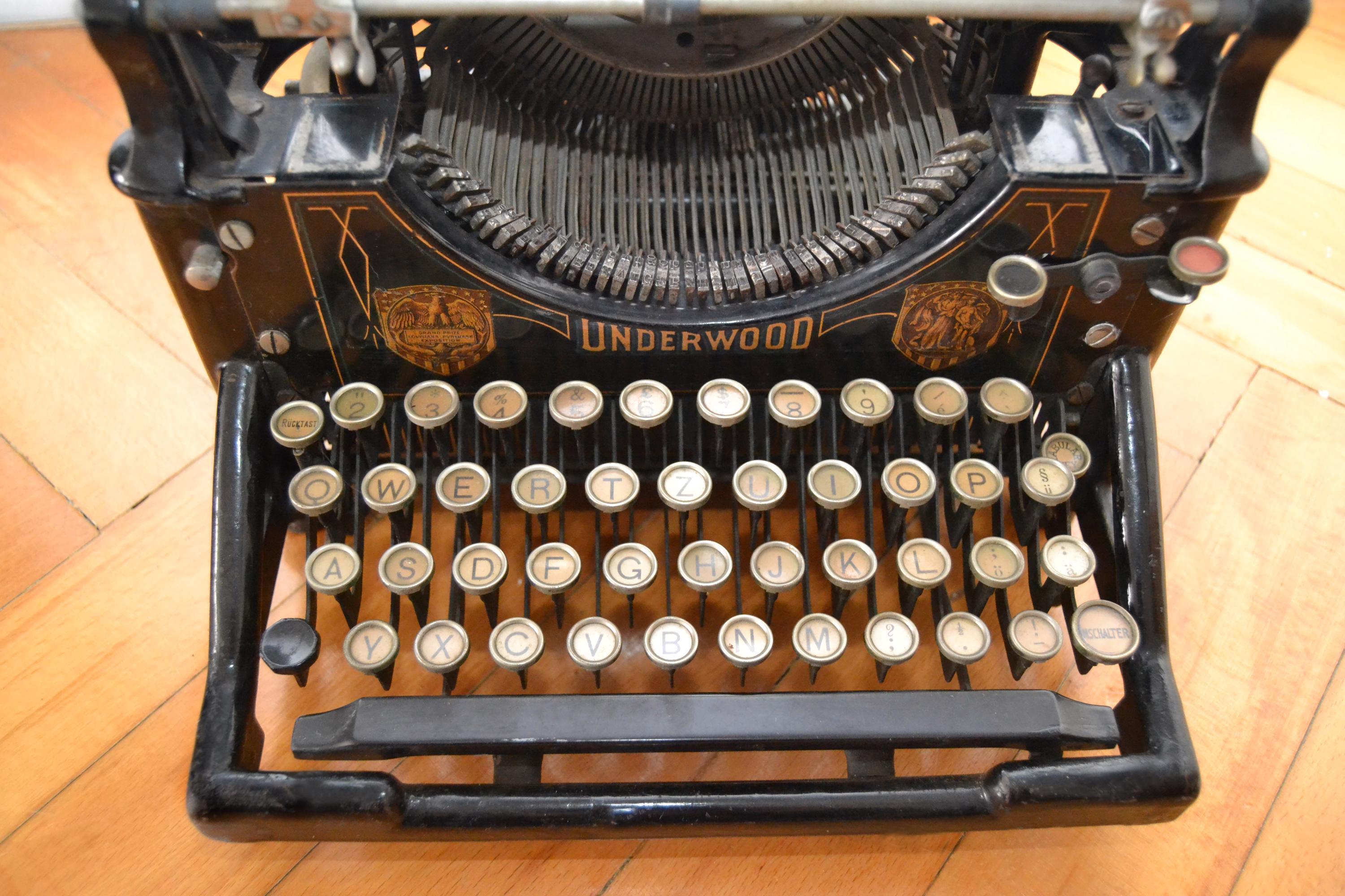 アンティークのアンダーウッドNo.5タイプライター、1909年製、動作確認