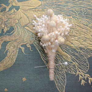 Boutonniere, Zomer Weide I wit / crème, Pins, Gedroogde bloemen, Boho Bruiloft, Bruiloft, Revers bloem Bruidegom